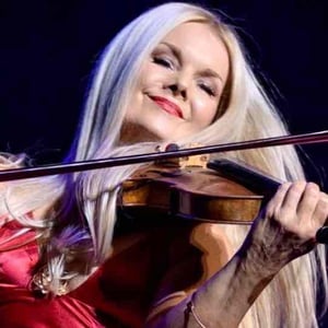 Máiréad Nesbitt Celtic Violinist - Musicians - Profile Pic