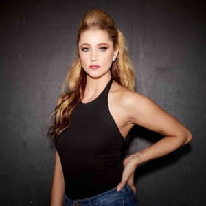 Kristen Renton - Actors - Profile Pic