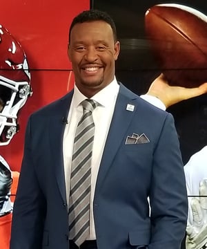 Photo of Willie McGinest, click to book