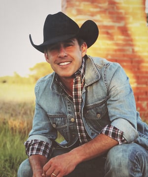 Photo of Aaron Watson, click to book