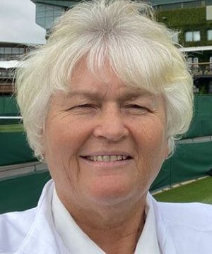 Photo of Dame Laura Davies, click to book