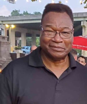 Photo of Larry Holmes, click to book