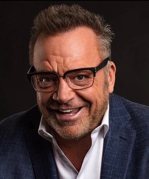 Photo of Tom Arnold, click to book