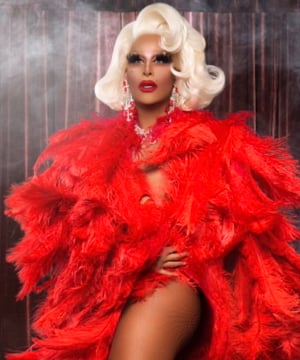 Photo of Roxxxy Andrews, click to book