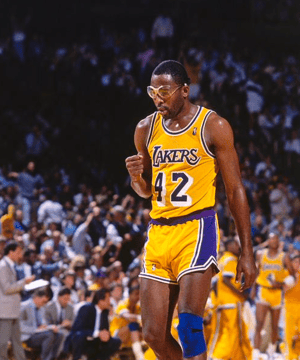 Photo of James Worthy, click to book