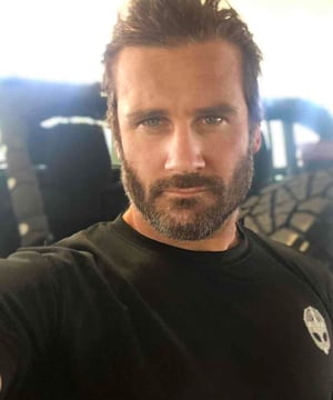 Photo of Clive Standen, click to book
