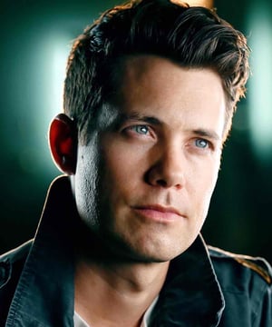 Photo of Drew Seeley, click to book