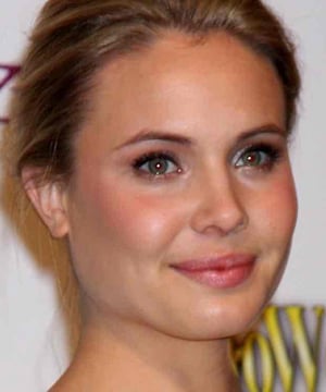 Photo of Leah Pipes, click to book