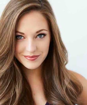 Photo of Laura Osnes, click to book