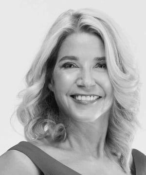 Photo of Candace Bushnell, click to book