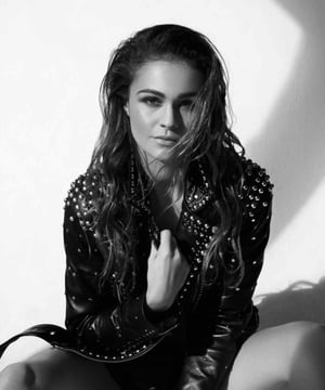 Photo of Sophie Skelton, click to book