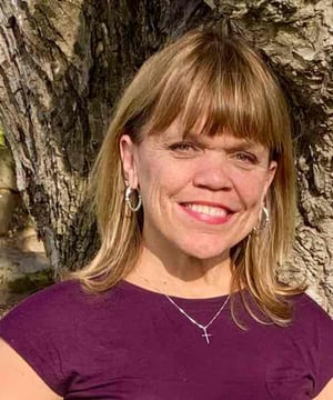 Photo of Amy Roloff, click to book