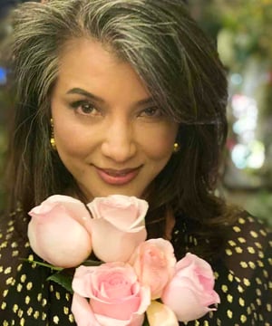 Photo of Kelly Hu, click to book